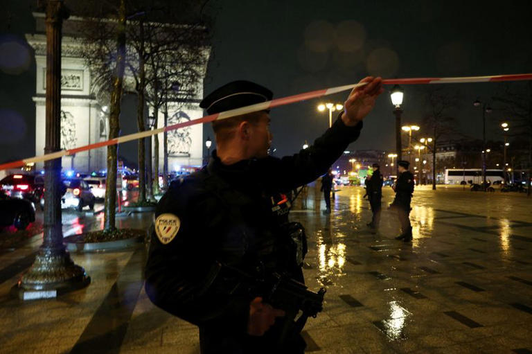 Arc de Triomphe knife attack as police shoot armed man after being ...