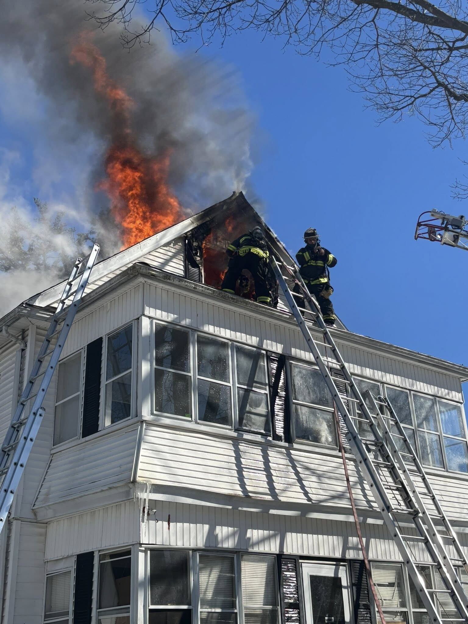 8 people displaced following Springfield house fire