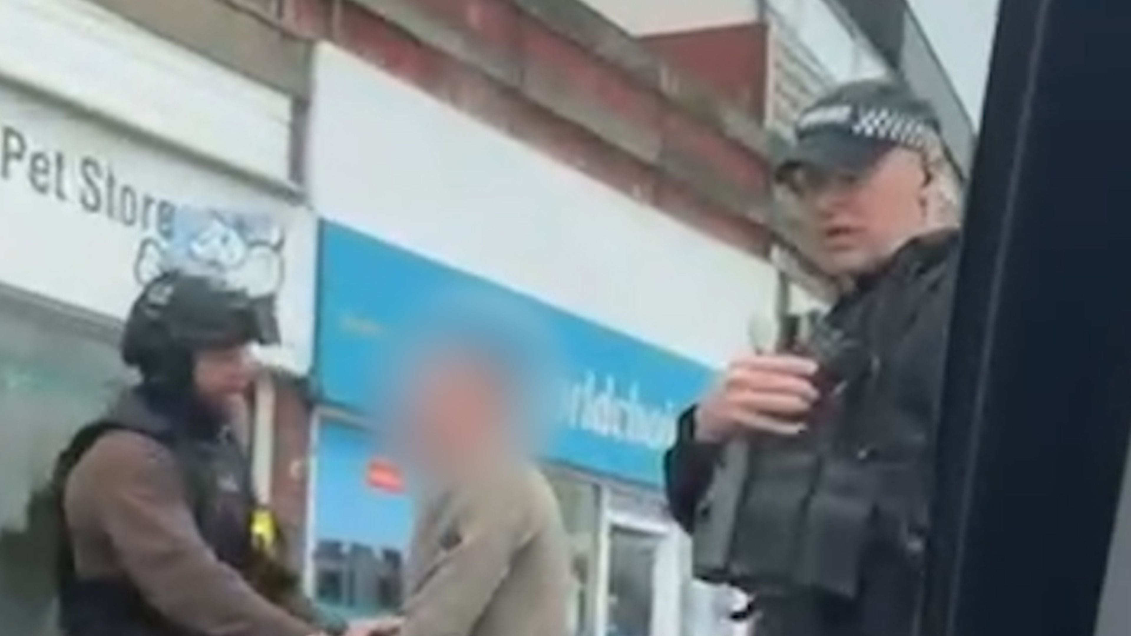 Alarming video shows moment kidnap arrests made near primary school