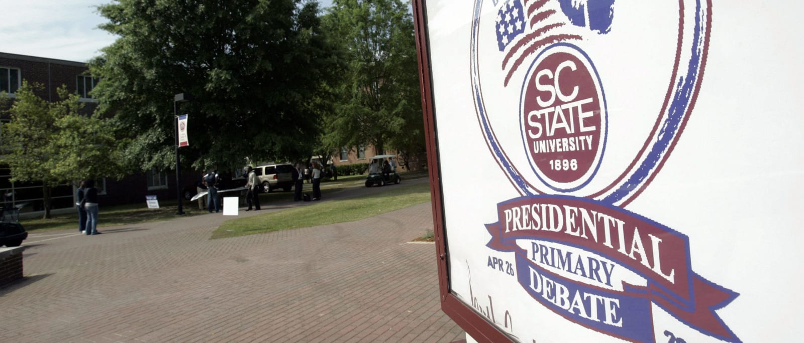 2 dead after university shooting plunges school into lockdown