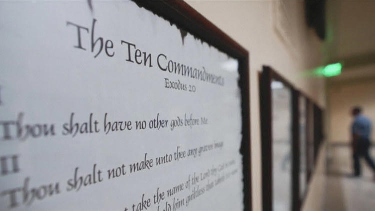 Tennessee bill allowing Ten Commandments displays in schools passes