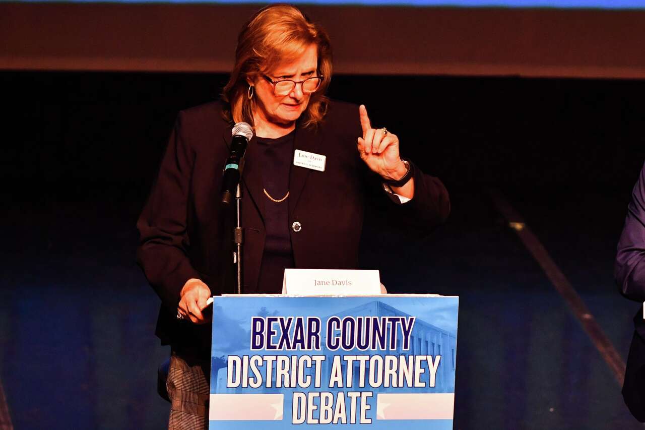 Jane Davis recommended in crowded Democratic field for district attorney