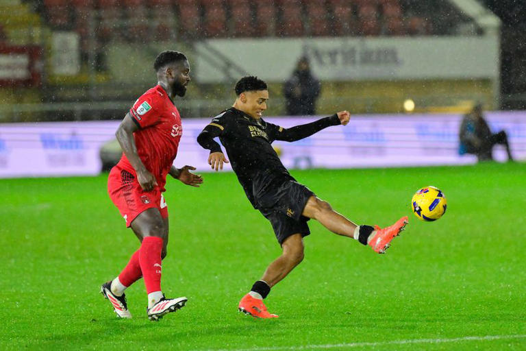 Plymouth Argyle duo leave to join Truro City on loan