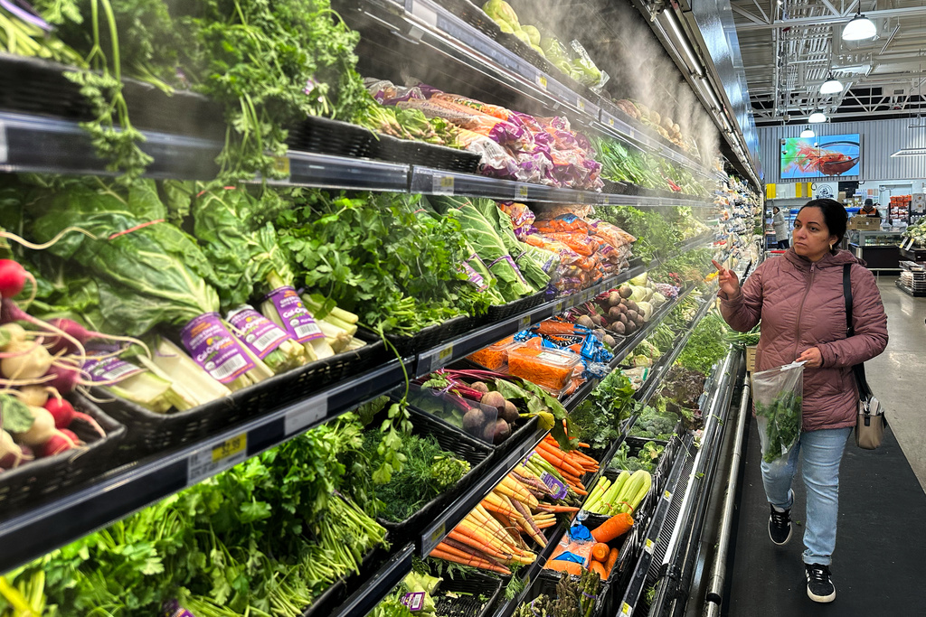 Inflation measure falls to nearly five-year low as gas prices fall and ...