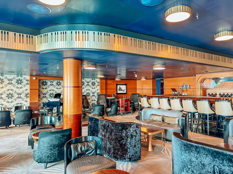 Disney Magic restaurants and dining