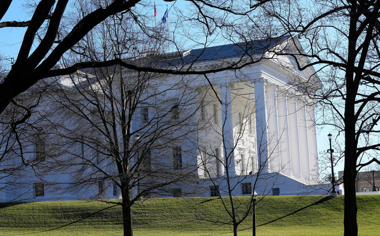 Va. Supreme Court paves way for Democrats to add four seats in Congress