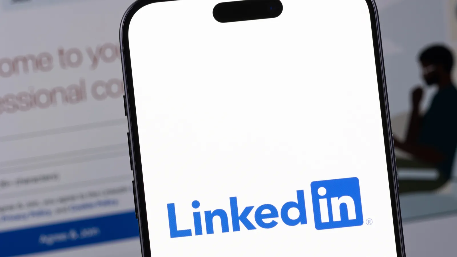 LinkedIn users can now highlight how well they work with AI