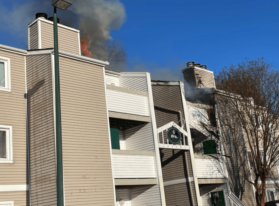 Lynchburg firefighters respond to aggressive blaze at apartment complex