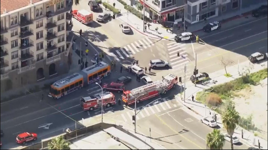 Burglary suspects crash into Los Angeles Metro bus in Westlake District