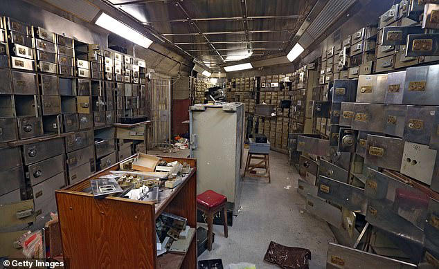 Hatton Garden raider mistakenly freed from jail and at large for six ...