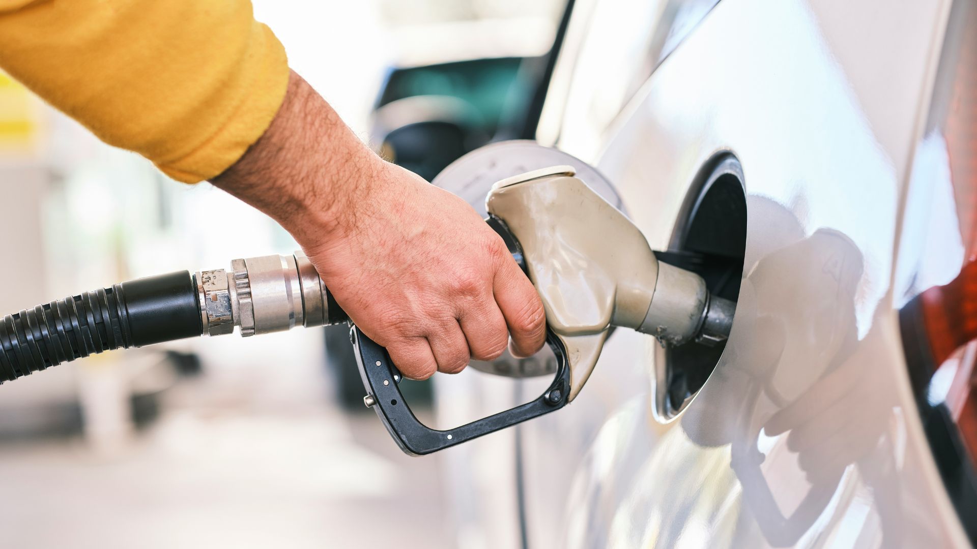 Gas prices fall below $2 per gallon in 9 states as Trump calls drop ...