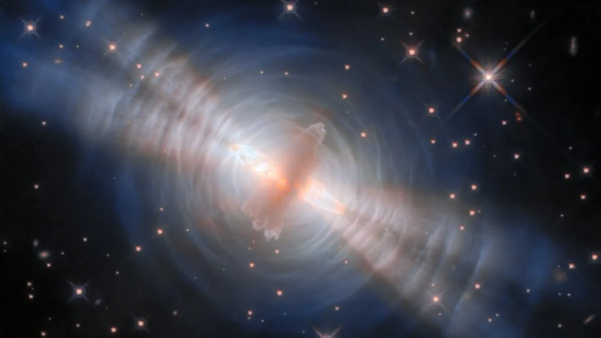 Telescopio Hubble capta un fenómeno inusual en una estrella moribunda
