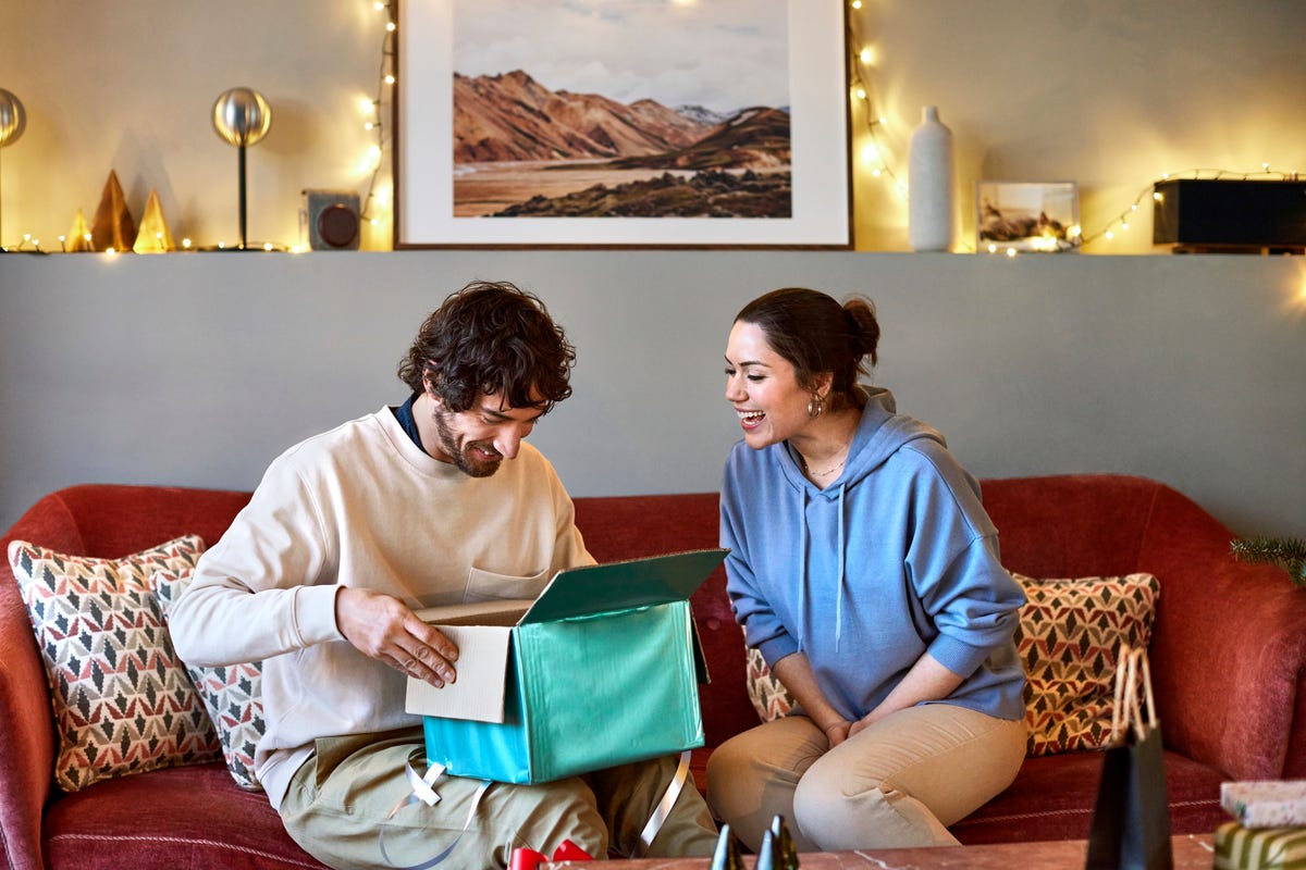 12 Small Acts of Kindness That Strengthen Every Relationship, Experts Say