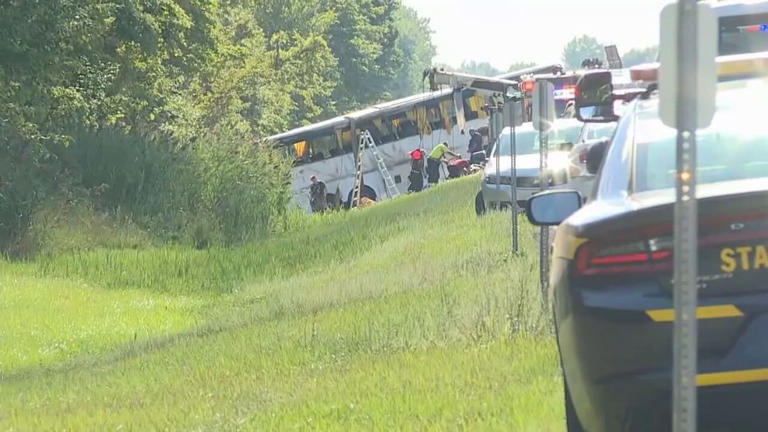 Bus driver indicted on five manslaughter charges for fatal rollover ...