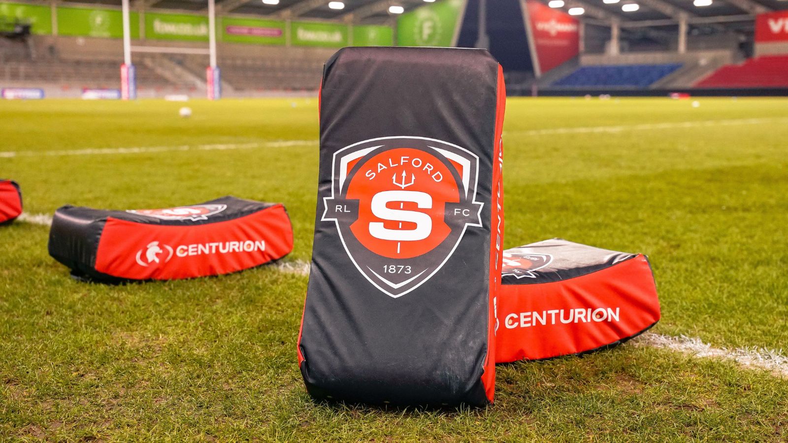 Salford swoop to sign veteran international forward on permanent deal
