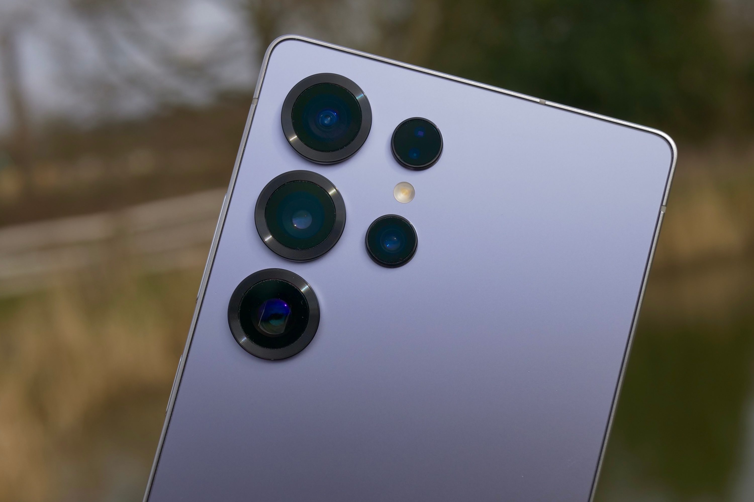 The next wave of spec-monster phones could get a 100-megapixel selfie ...