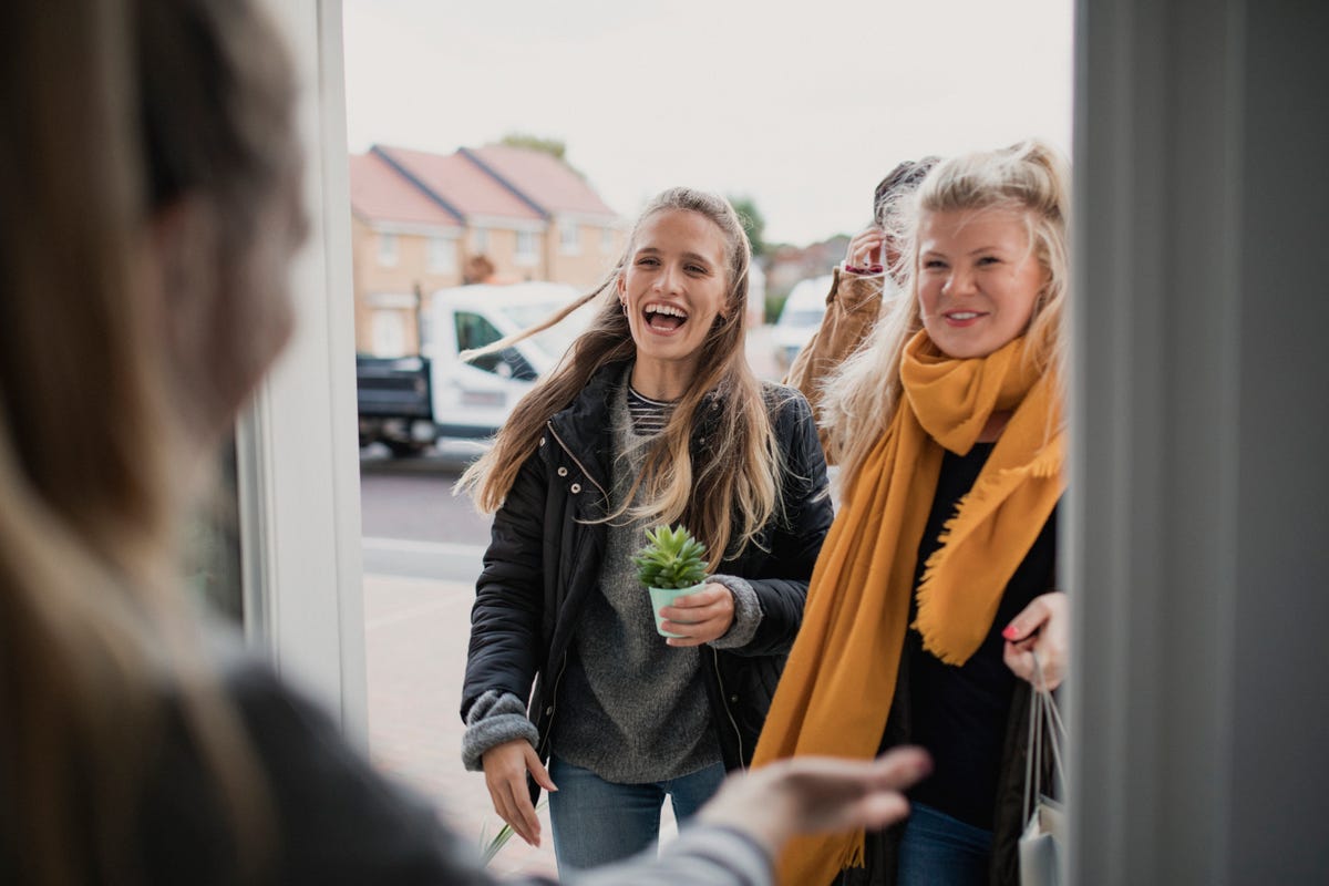 12 Small Acts of Kindness That Strengthen Every Relationship, Experts Say