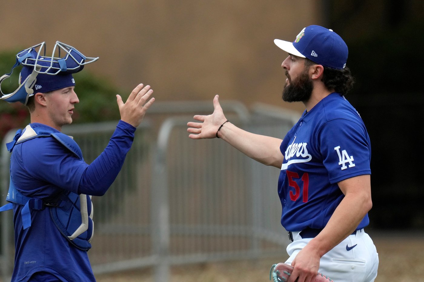 Cầu thủ ném bóng Alex Vesia của đội Dodgers bày tỏ lòng biết ơn trước sự ủng hộ sau cái chết của con gái.