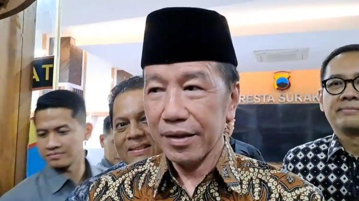 JOKOWI - Presiden ke-7 RI Jokowi di Mapolresta Solo, Jawa Tengah, Rabu (11/2/2026). Jokowi keluar dari gedung Mapolres Solo setelah menjalani pemeriksaan terkait kasus tudingan ijazah palsu. (tangkapan layar/tribunsolo.com)