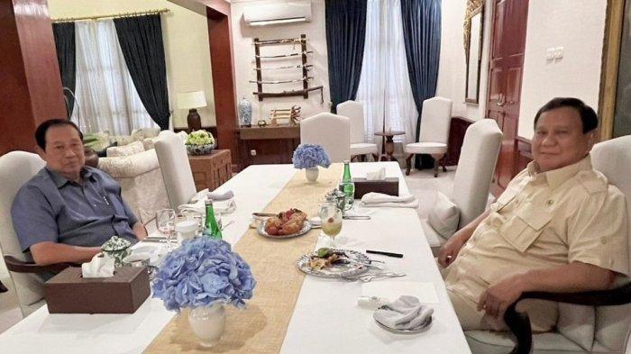 Presiden ke-6 Republik Indonesia, Susilo Bambang Yudhoyono (SBY) dan presiden terpilih 2024-2029, Prabowo Subianto, makan siang bersama dan diskusi di kediaman Prabowo, di Jalan Kertanegara nomor 4, Kebayoran, Jakarta Selatan, Kamis (19/9/2024). (Instagram @prabowo)