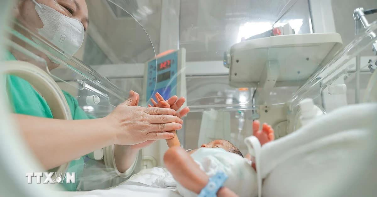 Chính sách hỗ trợ phụ nữ sinh đủ hai con trước 35 tuổi: Động lực phát triển bền vững