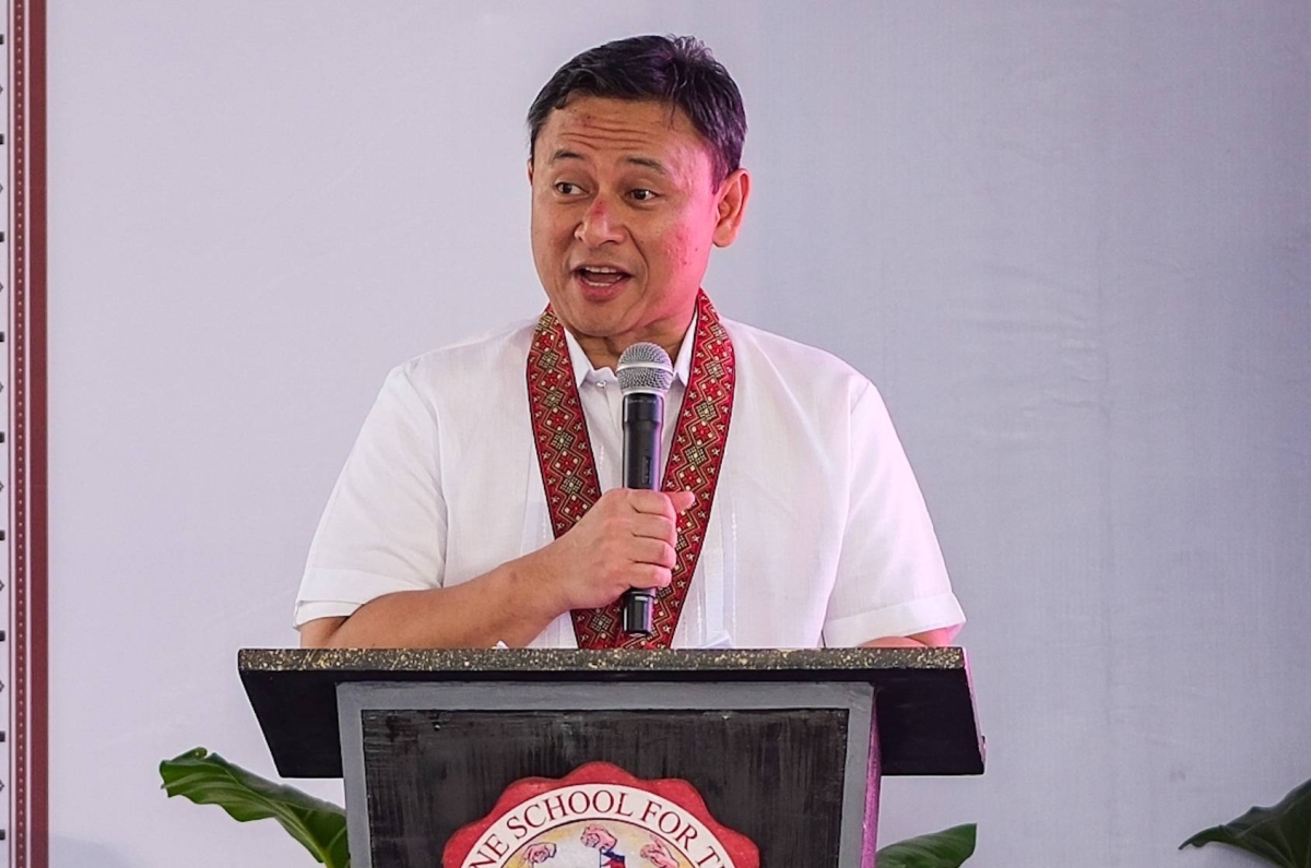 Angara proposes 3-term academic calendar for schools