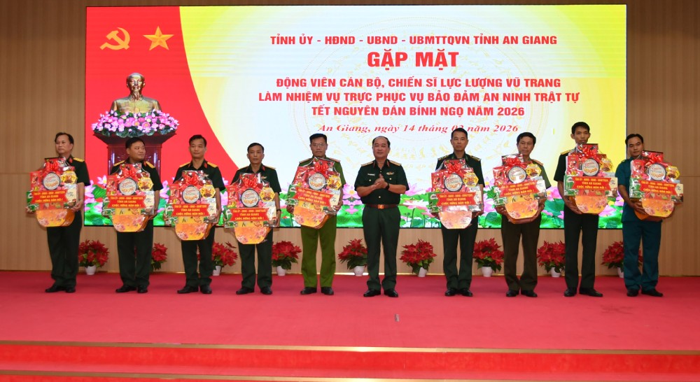 An Giang tổ chức gặp mặt, động viên lực lượng vũ trang trực Tết