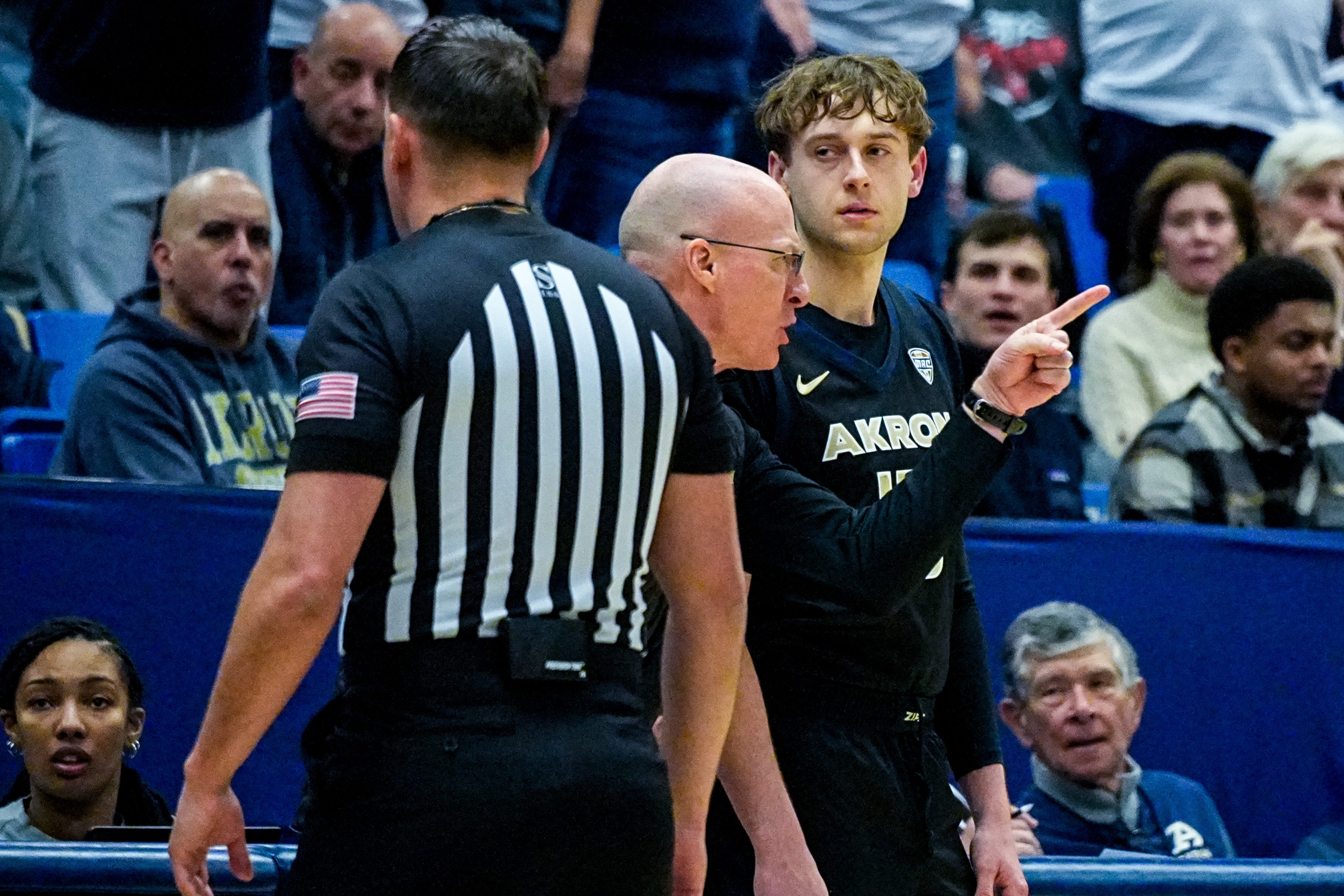 Akron Zips basketball is stunned by ejection but regoups to beat UMass