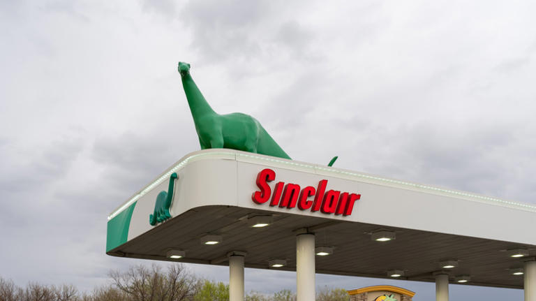 No, motor oil doesn't come from dinosaurs