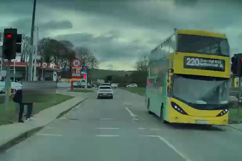 Bus Éireann investigating bus that ran red light in Carrigaline