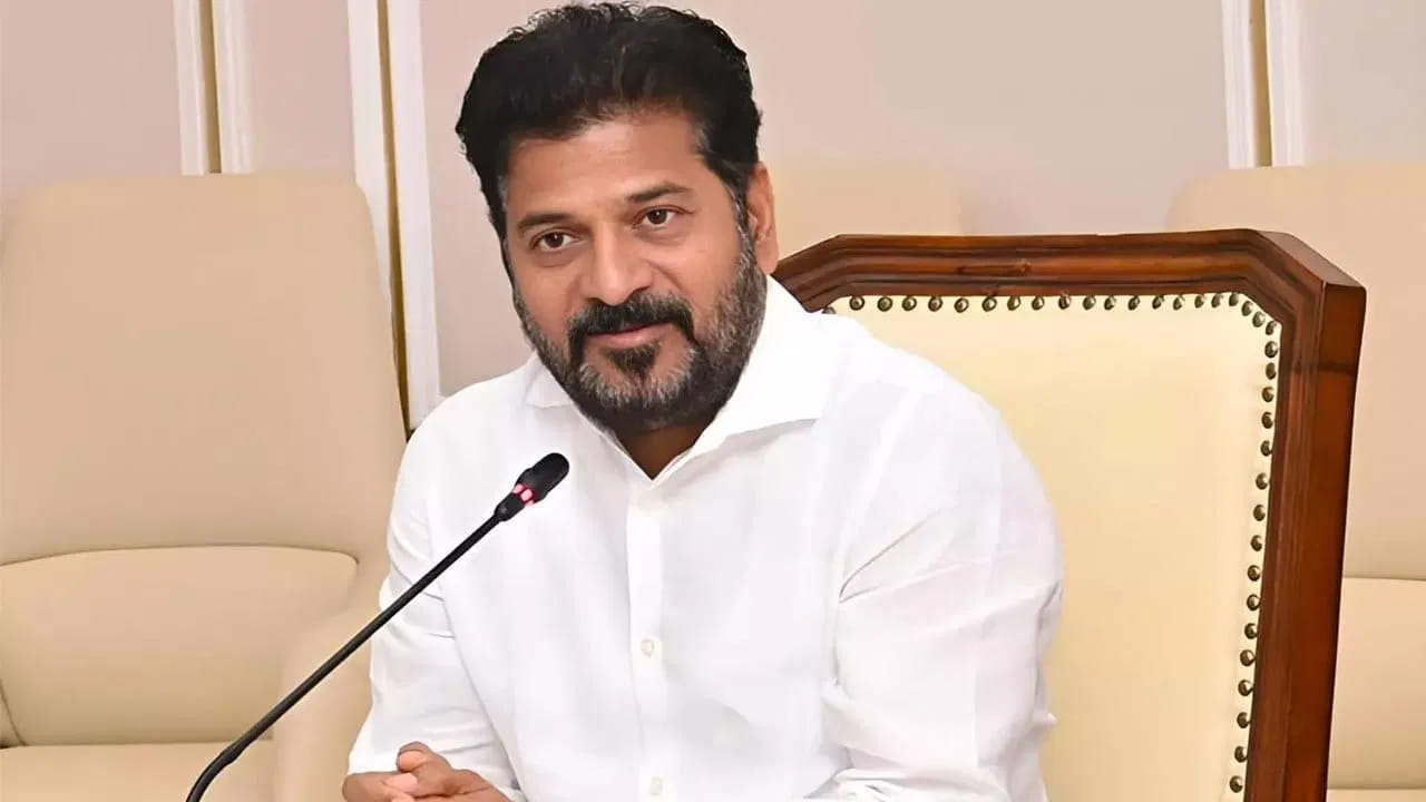 CM Revanth Reddy: డేటా సెంటర్లకు భూ కేటాయింపుల విషయంలో అధికారులకు సీఎం ...