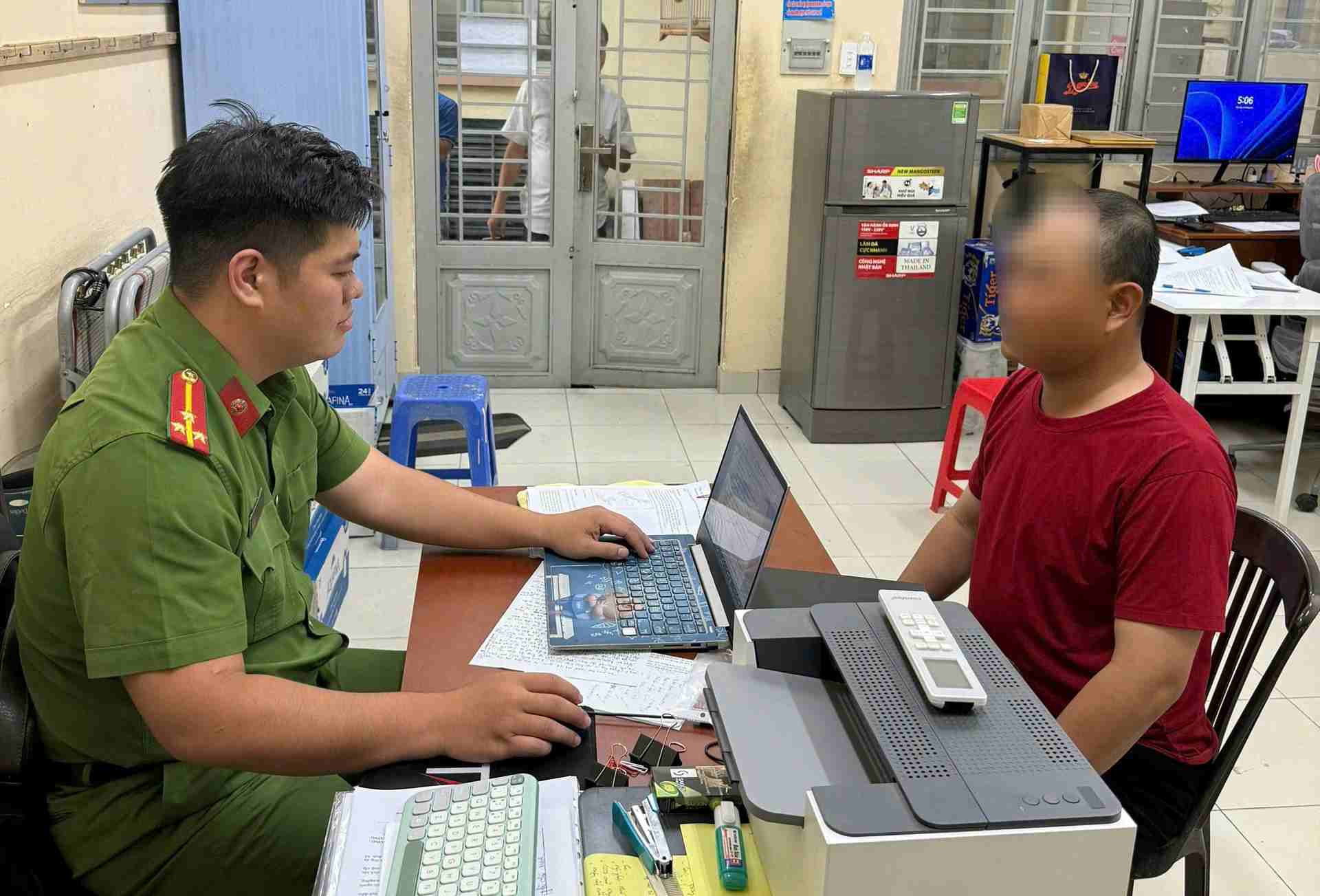 Công an TPHCM làm việc với bảo vệ đe dọa tài xế công nghệ