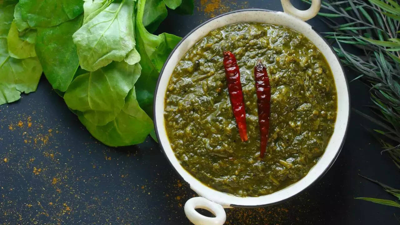 How to make authentic Punjabi sarson da saag without cream at home