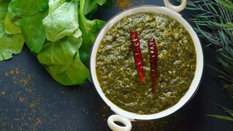 How to make authentic Punjabi sarson da saag without cream at home