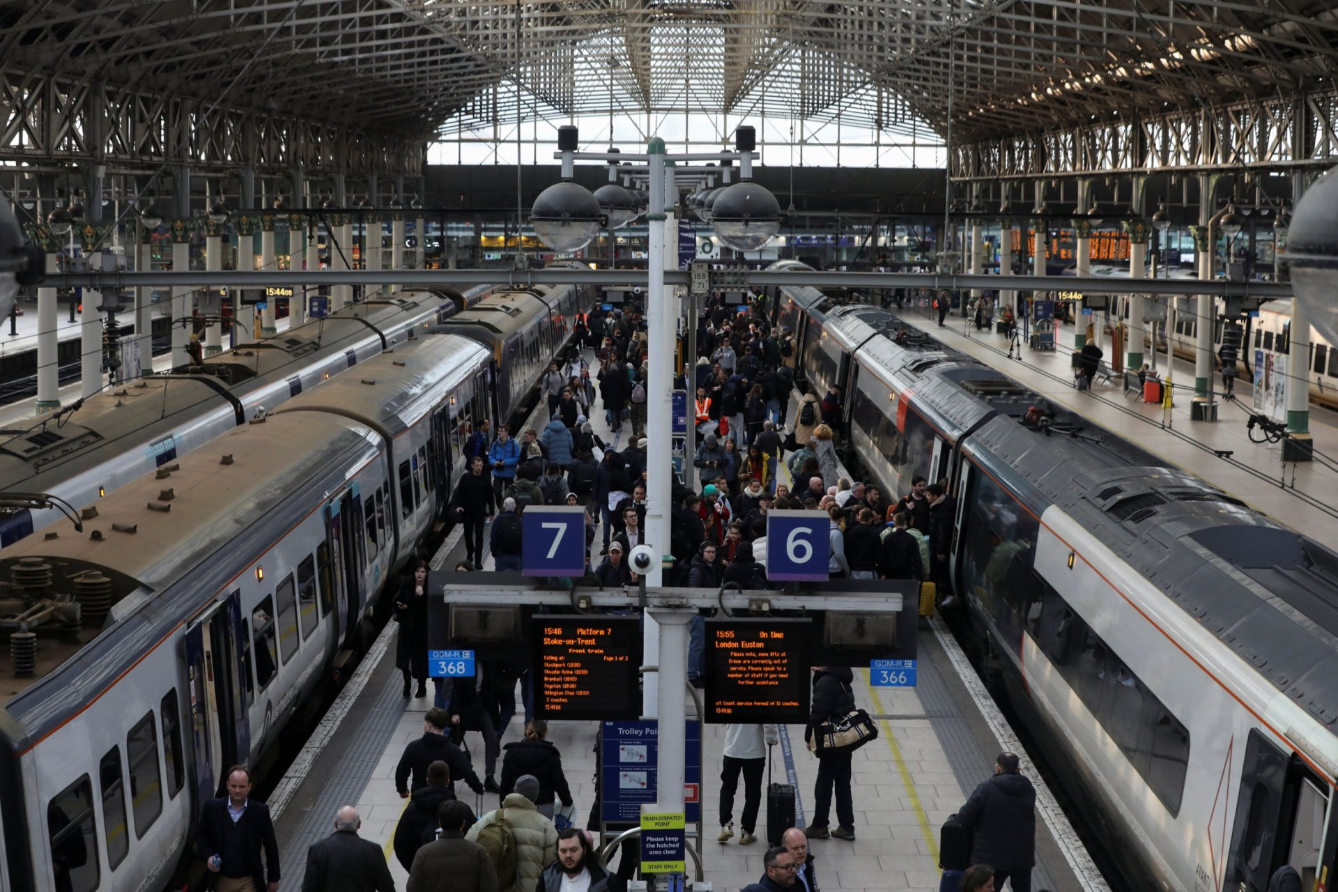 Major UK train station closes for nine days for once-in-a-lifetime repairs<br><br>