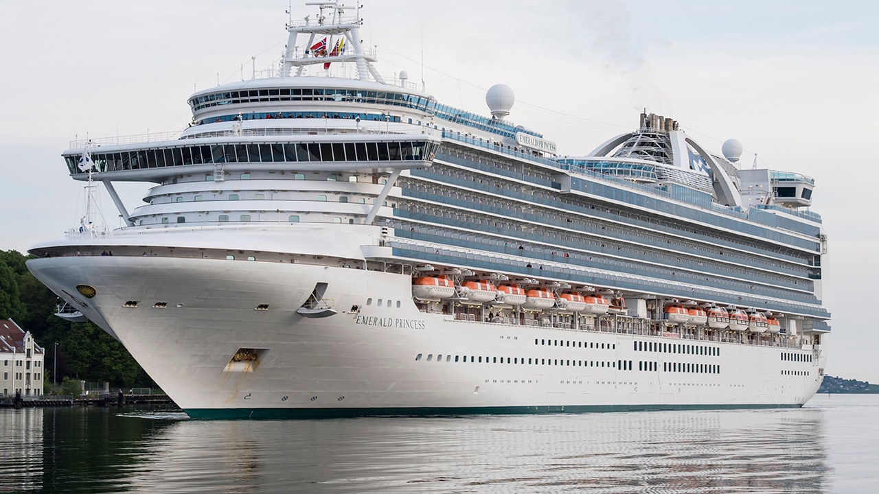 Hawaii cruise thrown into chaos after emergency at sea forces port change<br><br>
