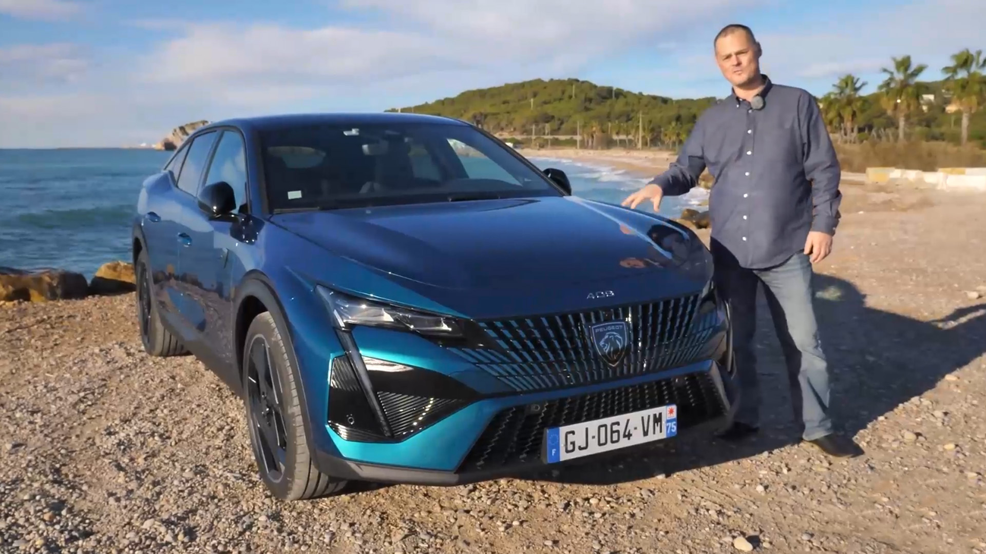 ¿Deberías comprar el Peugeot 408 híbrido enchufable?