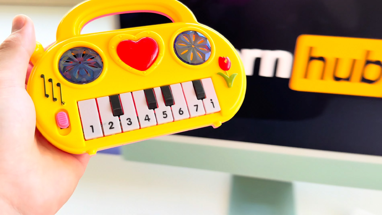 $2 piano vs RUSH E – Hilarious, unexpected, and viral musical mayhem