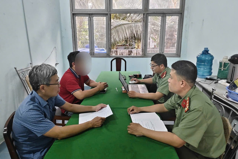 Xử lý nhiều đối tượng xúc phạm lực lượng công an