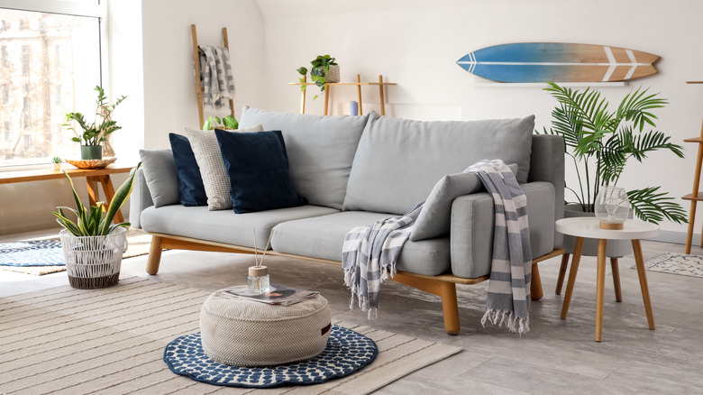 The popular rug trend that can make a small living room look even smaller