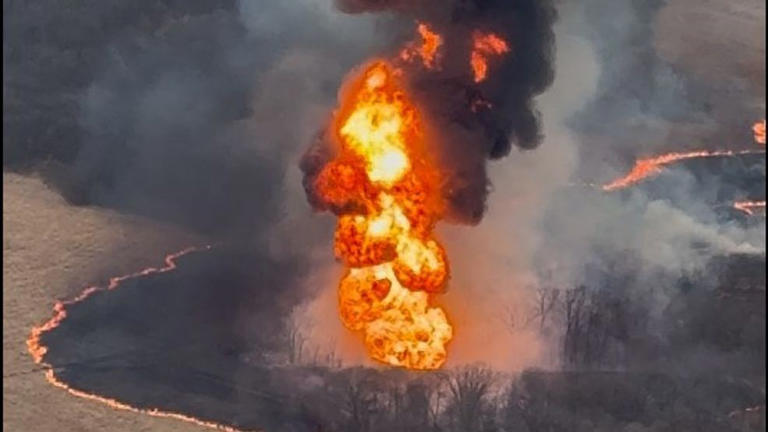 Explosion sparks pipeline fire near Skunk River in Washington County