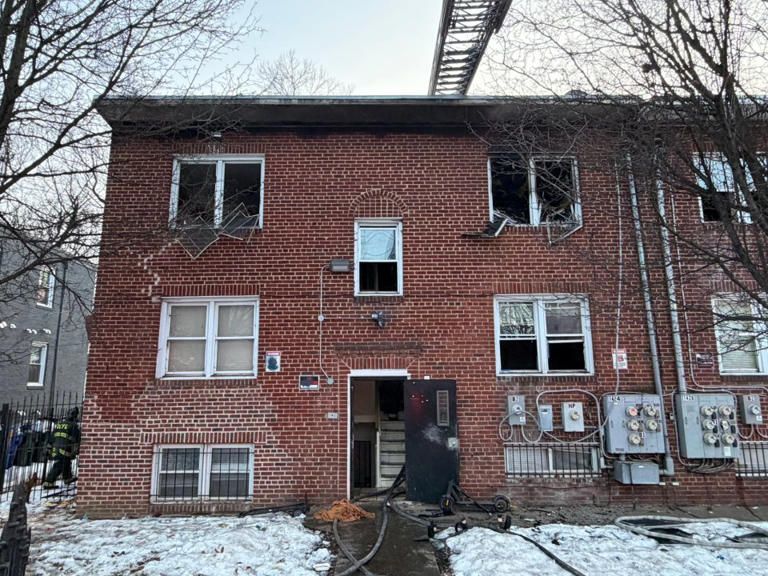 15 displaced in Northeast DC apartment fire