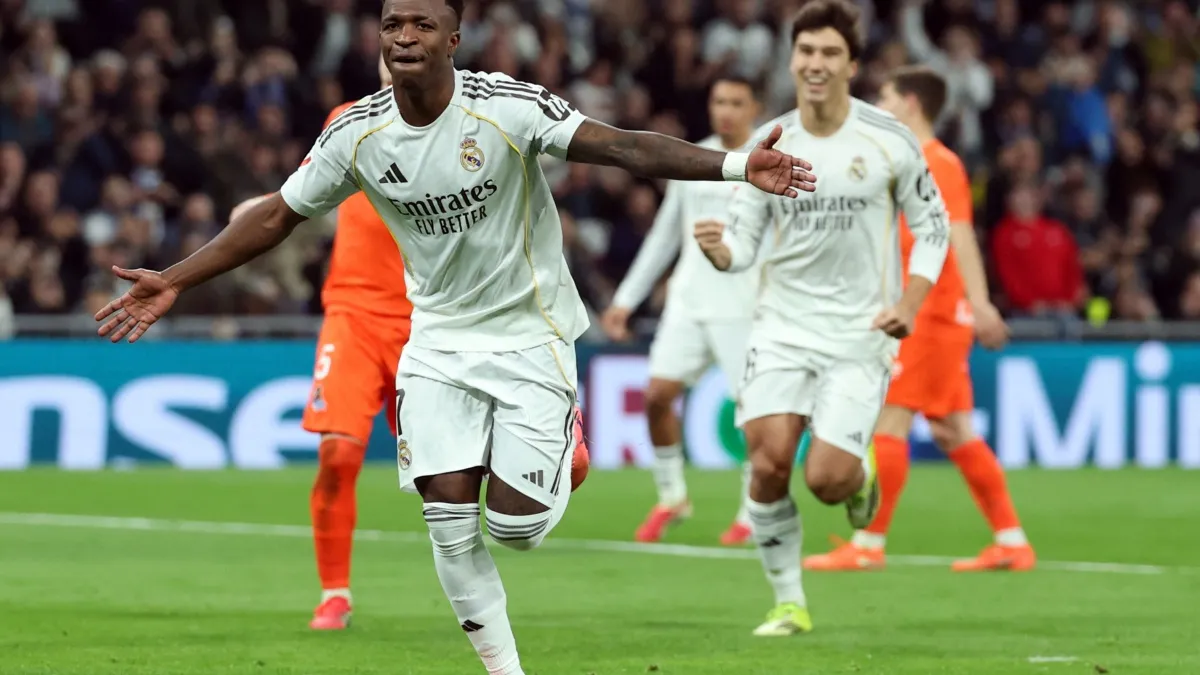 El Real Madrid golea a la Real Sociedad y se pone líder en España