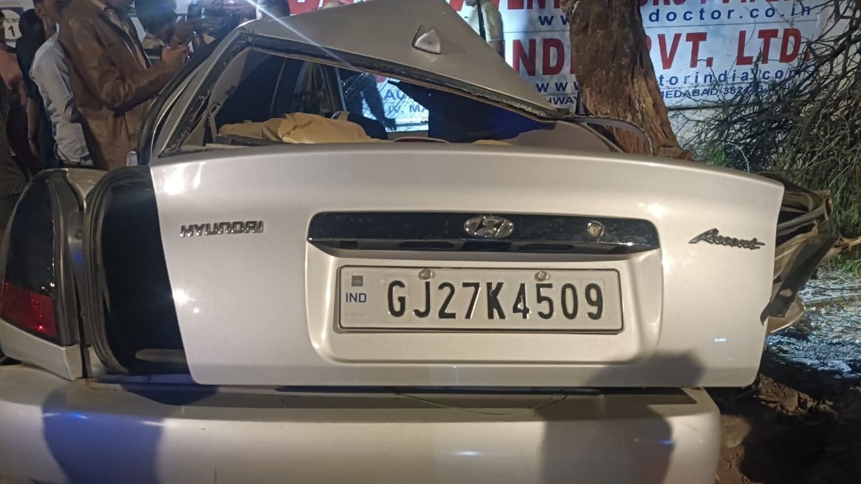 Speeding car crashes into tree in Ahmedabad, man dies on way to pick up ...