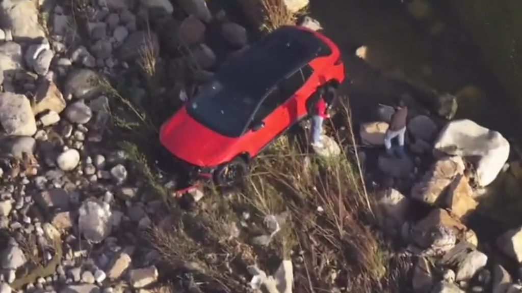 Car veers into LA River after driving off 134 Freeway; no injuries reported