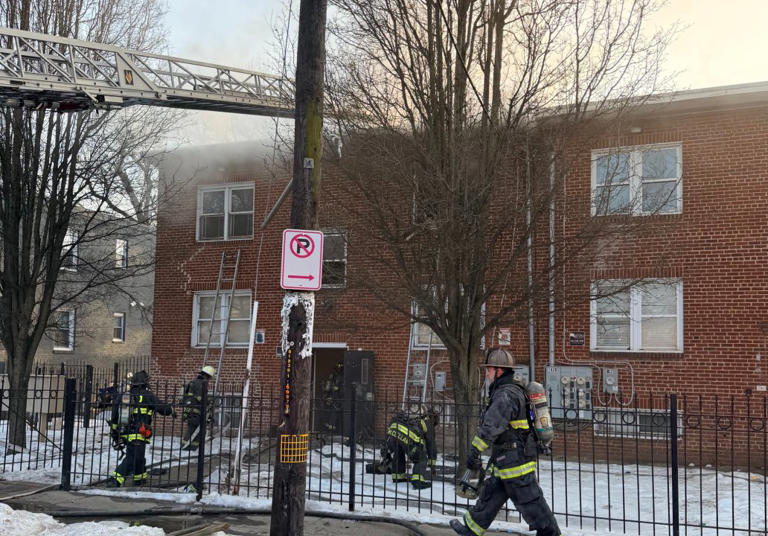 15 displaced in Northeast DC apartment fire