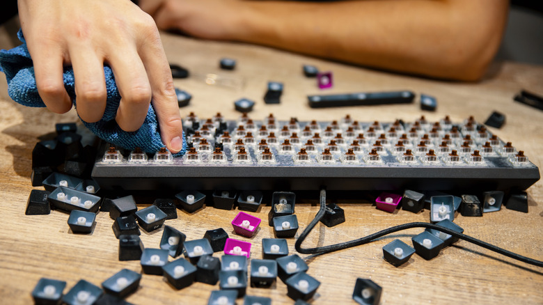 Don't throw away your broken keyboard — use it to DIY a retro picture frame