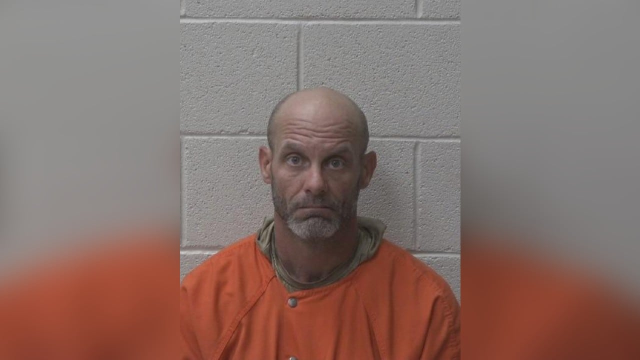 Louisiana man arrested after fleeing from local deputies, striking ...