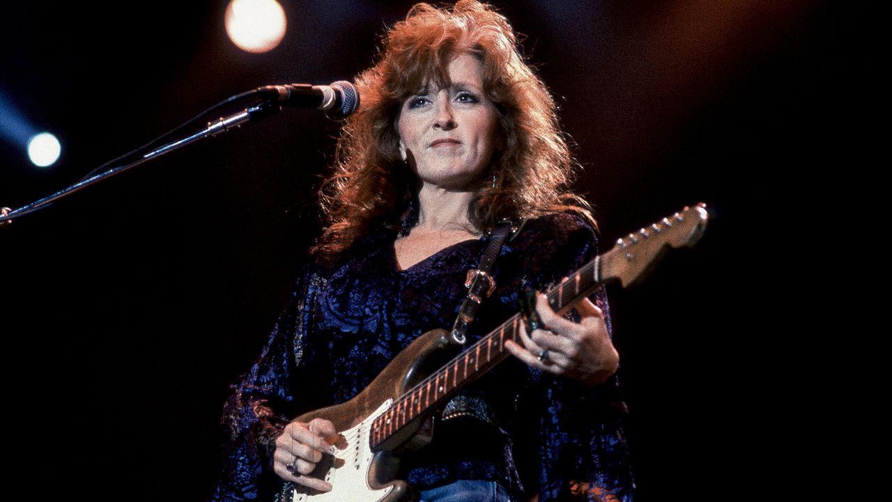American blues musician Bonnie Raitt performs onstage at Farm Aid in the Hoosier Dome, Indianapolis, Indiana, April 7, 1990.