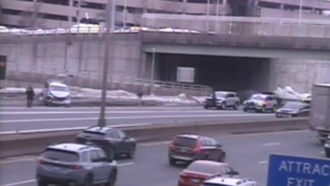 Two-vehicle crash closes right lane on I-84 in Hartford